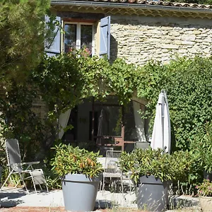  Hébergement de vacances Les Beaux Chenes France